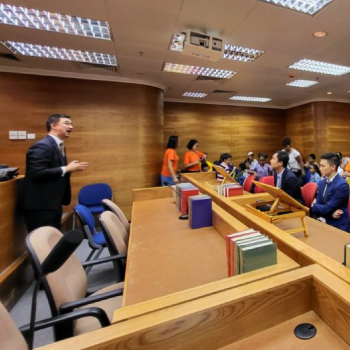 Abounding in Hope – Young Kids Exploring the Moot Court in Shue Yan