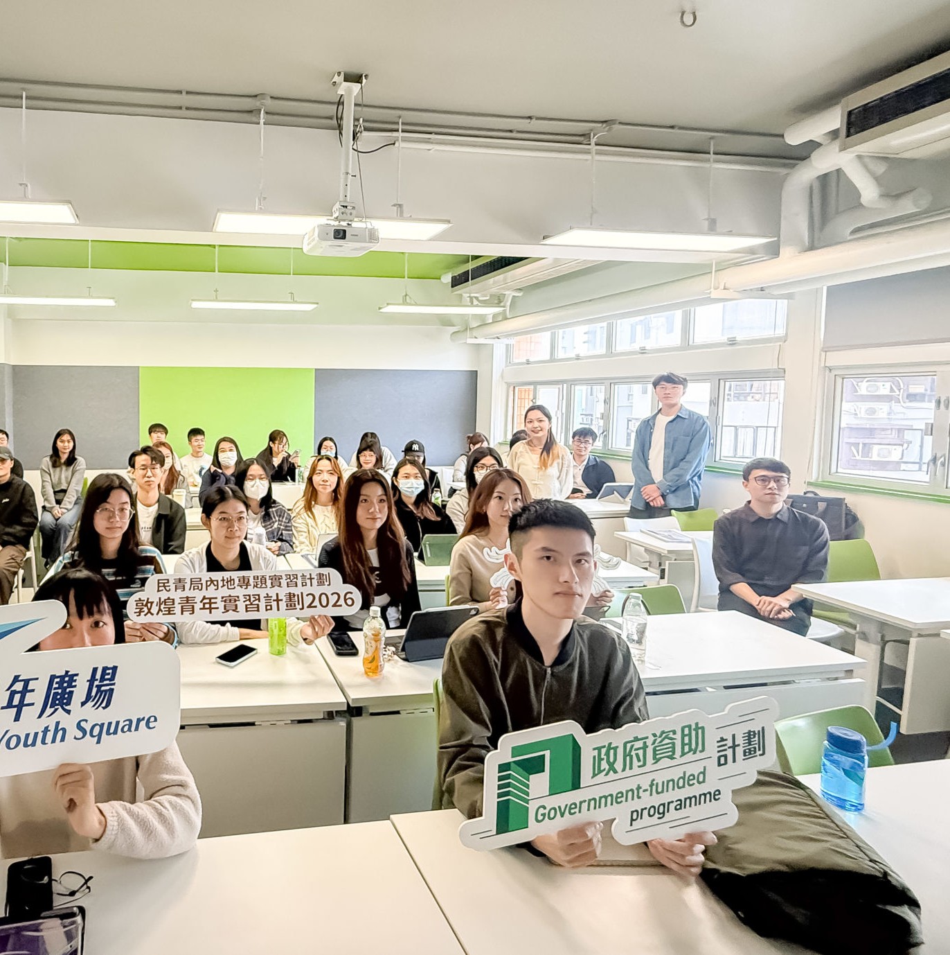 “Dunhuang Youth Internship Program” Lecture: Cultural Ambassadors Share Their Desert Experiences